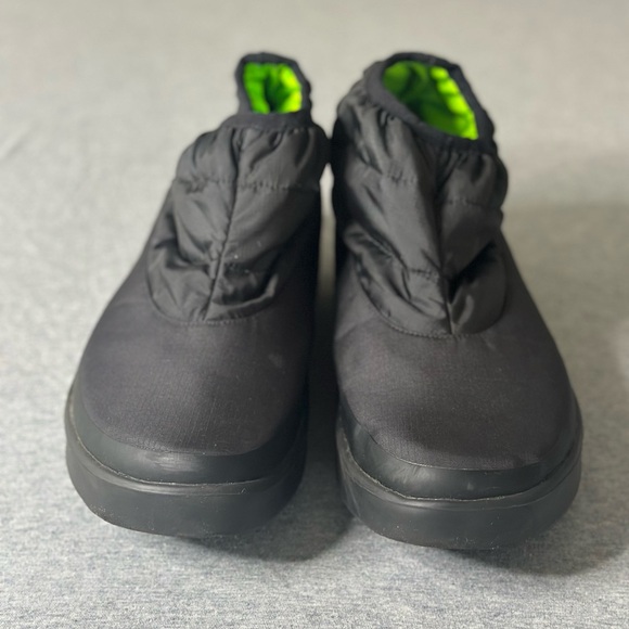 OOFOS women’s size 12 winter boots. - Picture 3 of 6